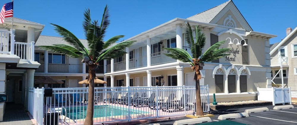 The Lamplight Inn - carbon neutral hotel in Lavallette