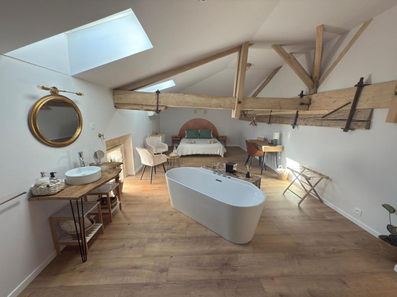 Les Pierres Douces — hotel in Champniers