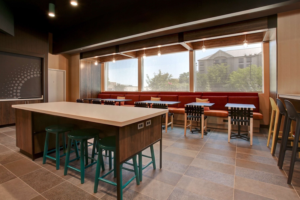 Tru by Hilton Grand Prairie - photo 2