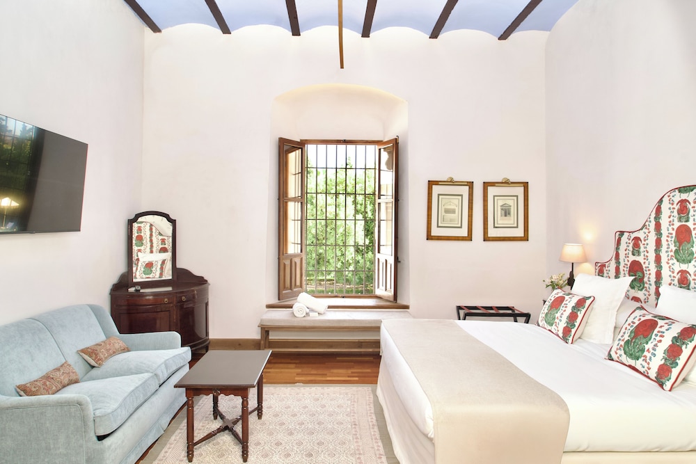 Monasterio de San Francisco — 4-Star Luxury Hotel in Palma Del Rio, Spain