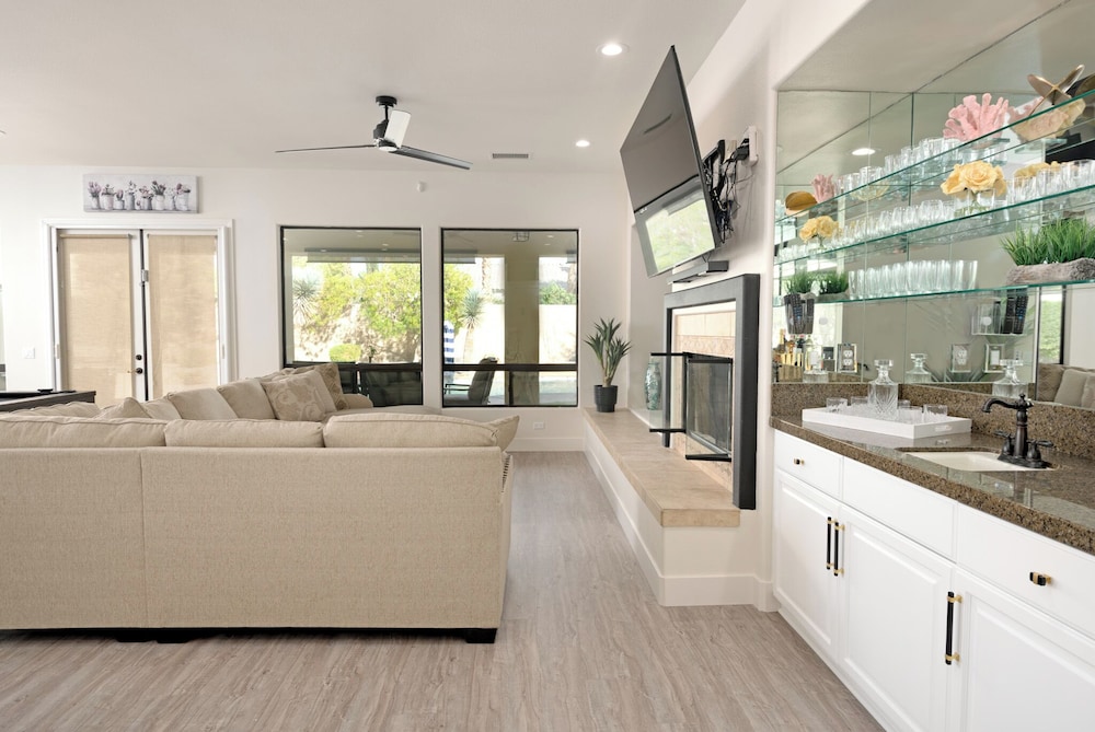 Luxury Resort Style Living w Pool & Jacuzzi - photo 21