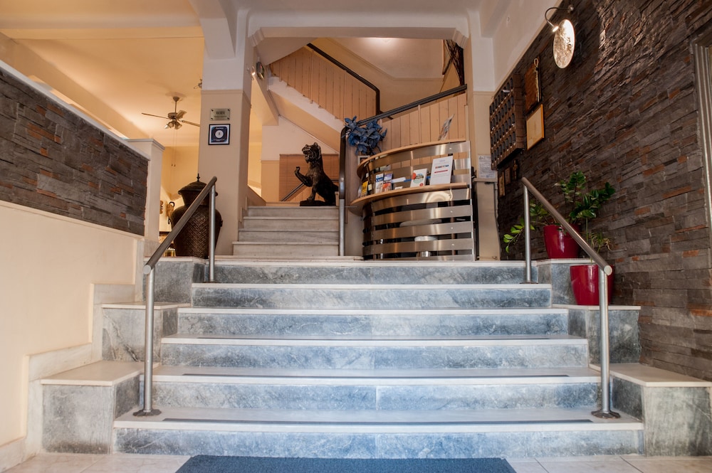Plaza Hotel — hotel in Loutraki