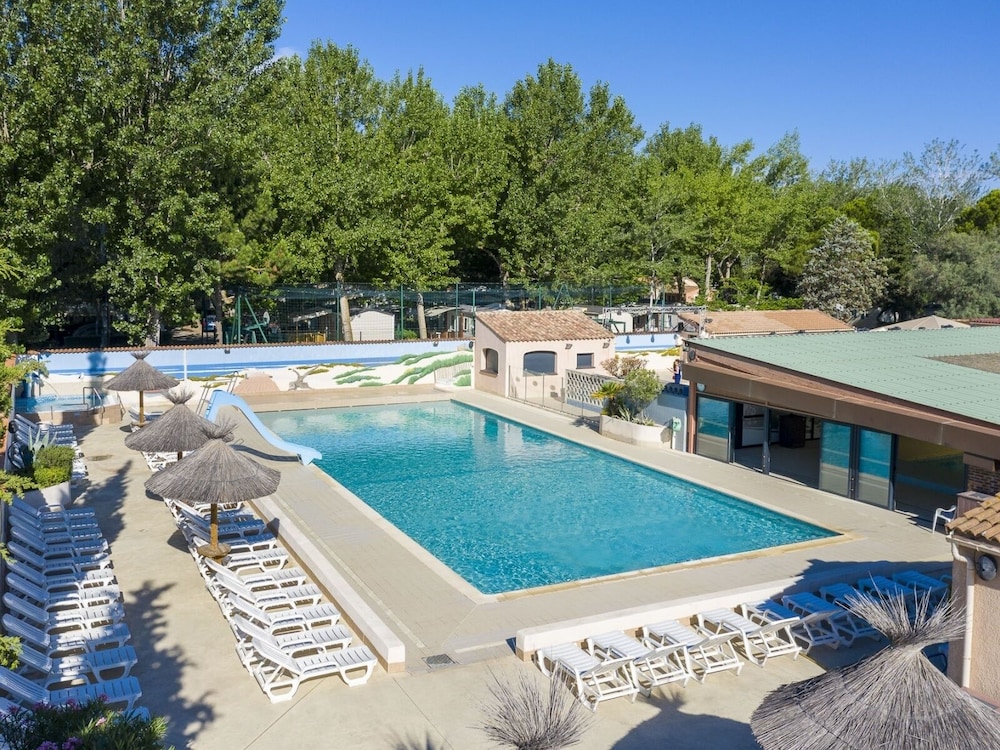 Camping Abri de Camargue — 4-Star Luxury Hotel in Le Grau-Du-Roi, France
