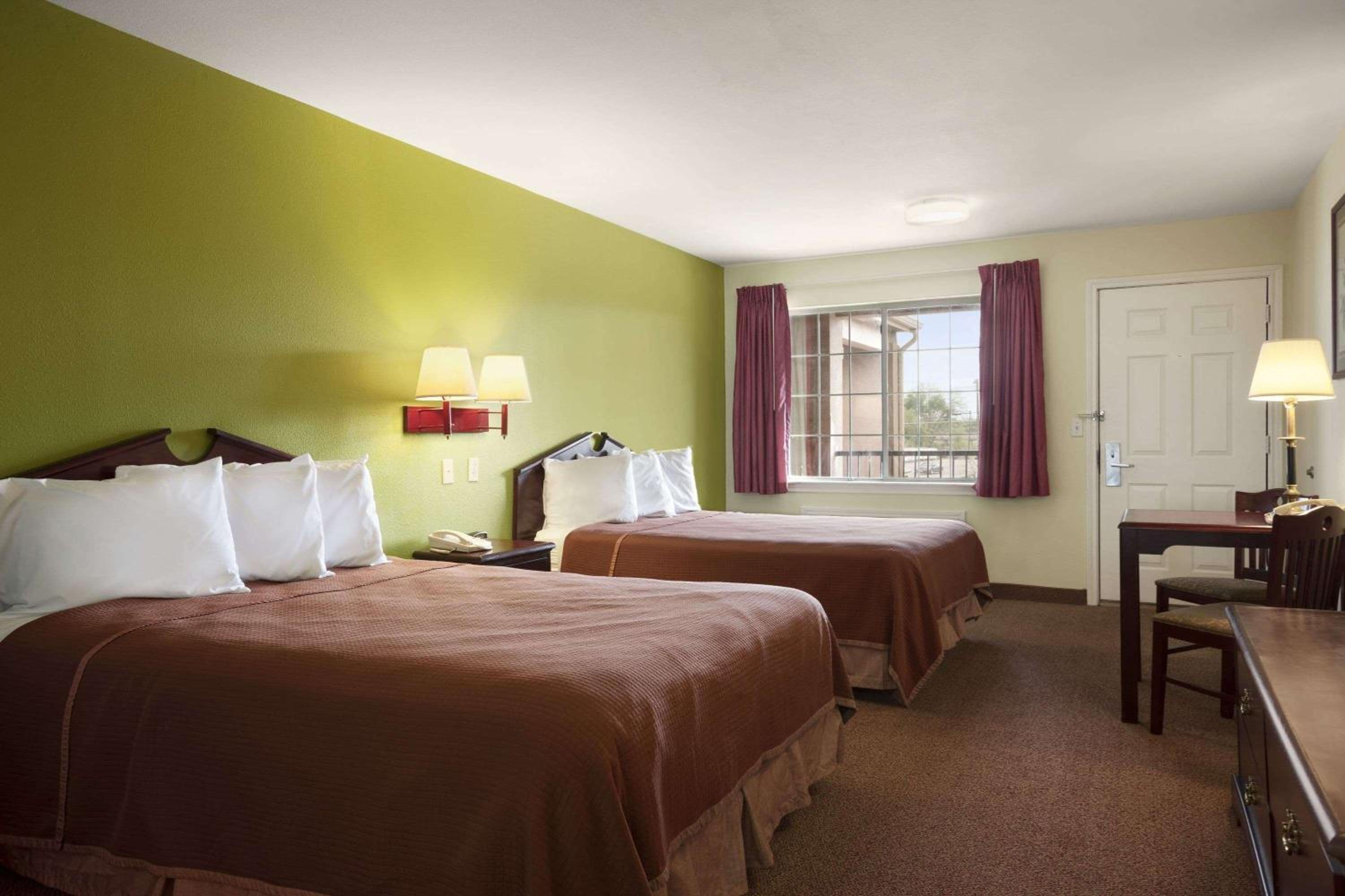 Howard Johnson by Wyndham Grand Prairie Near Lone Star Park - photo 13