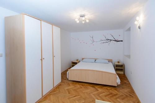 Apartment Ema