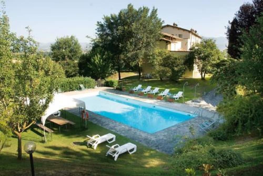Rustic Holiday Home in Citta di Castello With Swimming Pool — 4-Star Luxury Hotel in Citta Di Castello, Italy