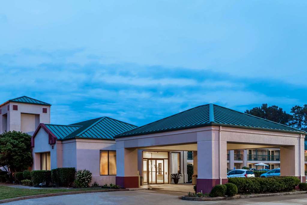 Super 8 by Wyndham Jasper TX - photo 2