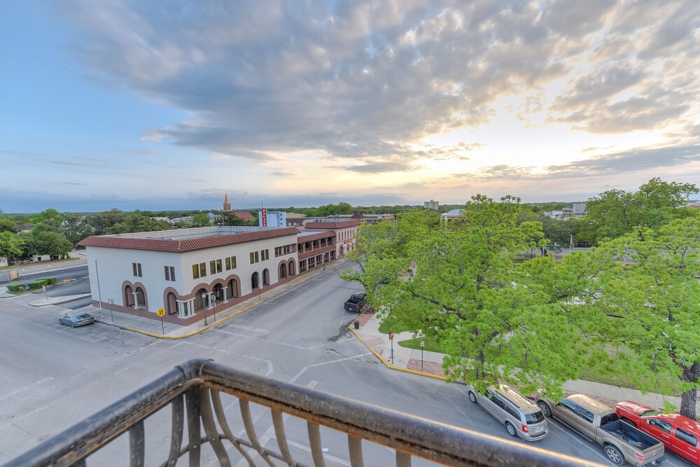 Park Plaza Hotel Seguin - photo 42