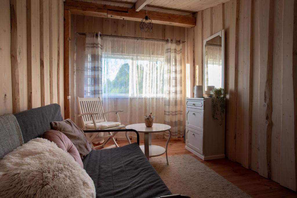 Laivu māja Ezerkrasti 2 in Aluksne, Latvia