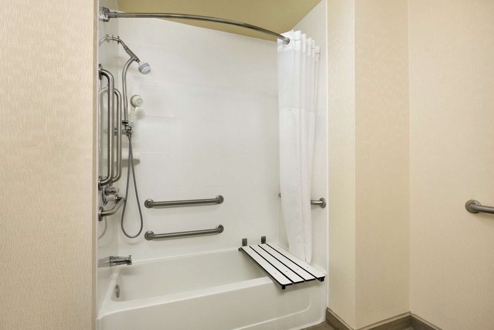 Hampton Inn Wichita Falls Sikes Senter Mall - photo 21