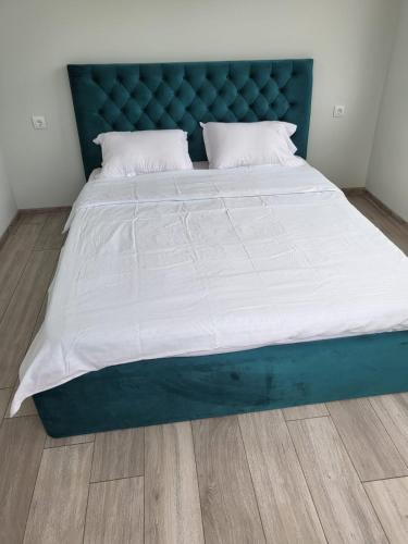 New stylish 2 bedroom Apartment in New building
