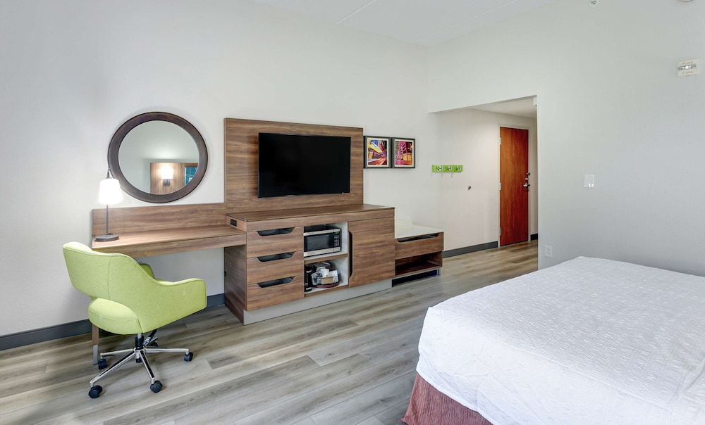 Hampton Inn Houston Pearland - photo 13