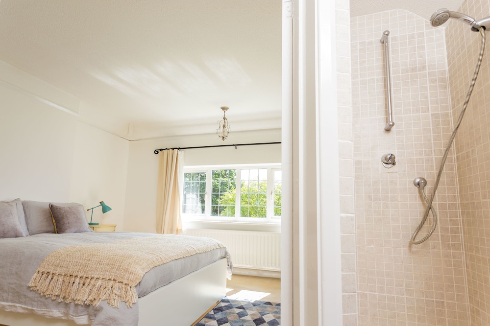 Beautifully Renovated Family Home Cambridge — 4-Star Luxury Hotel in Cambridge, United Kingdom