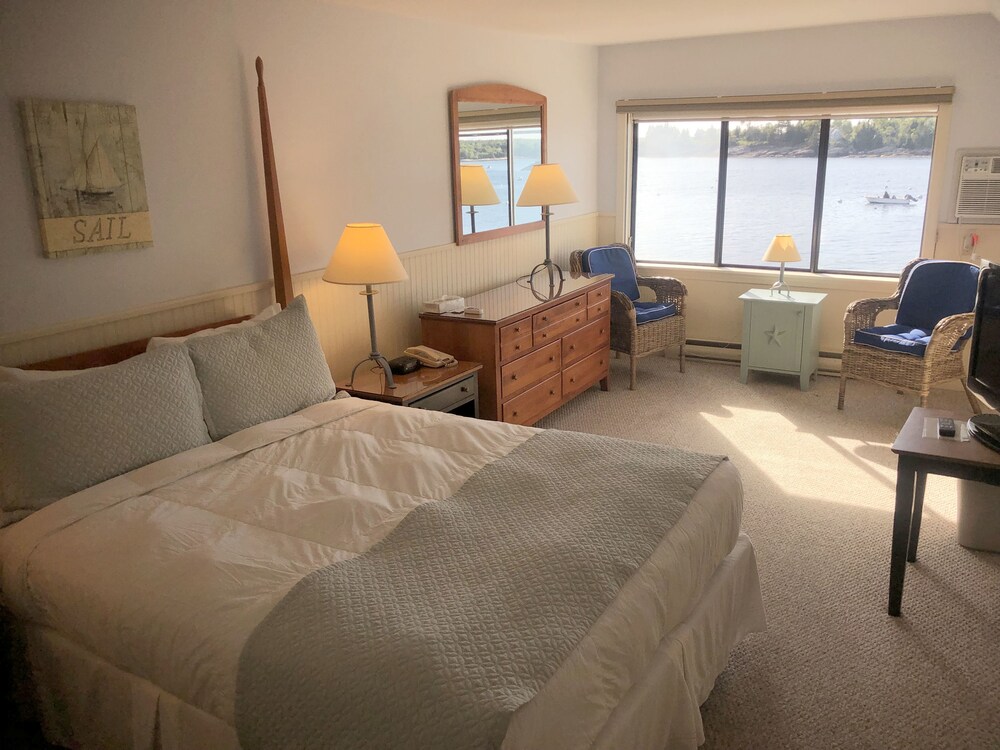 Bluebird Ocean Point Inn - photo 35