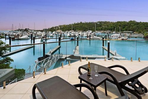 Pavillion 3 Absolute Waterfront — 4-Star Luxury Hotel in Whitsundays, Australia