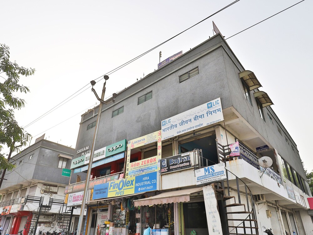 OYO 13776 Hotel Grand Sahara in Vadodara, India