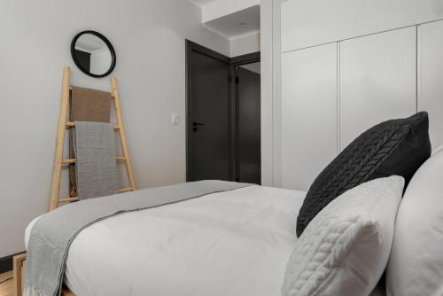 Luxury Green Point Apartment with Backup Power