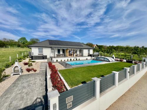 Silver Home Apartman A — 4-Star Luxury Hotel in Balatonalmadi, Hungary