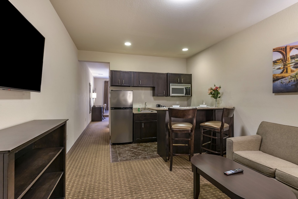 Stay Over Suites - photo 12