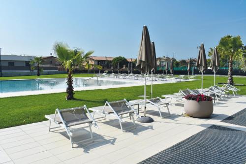 Residence La Magnolia Aparments — 4-Star Luxury Hotel in Lazise, Italy