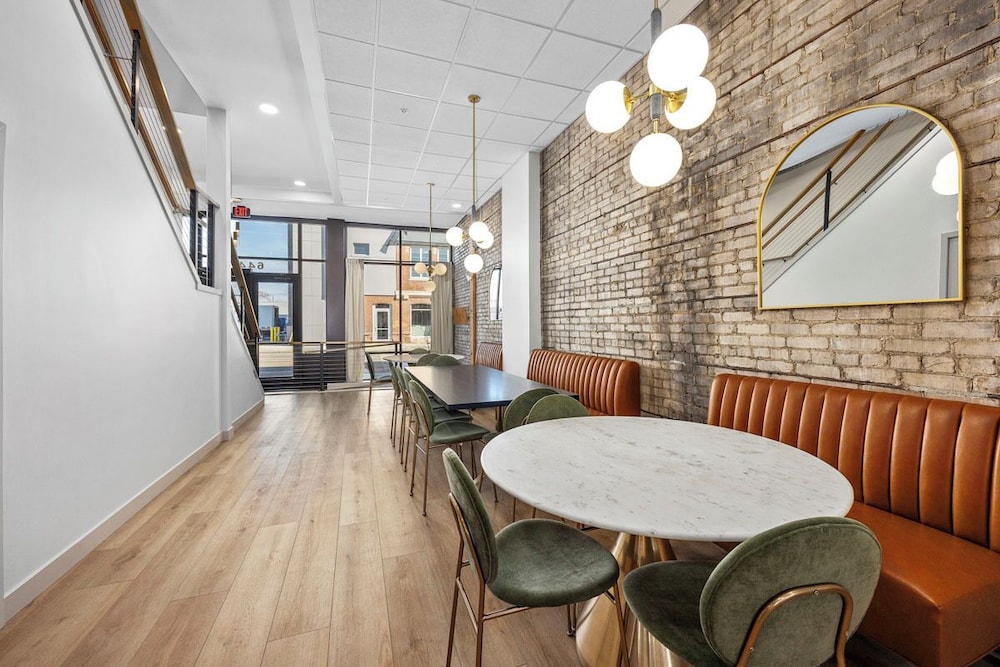 BlueJay Hotel - photo 3