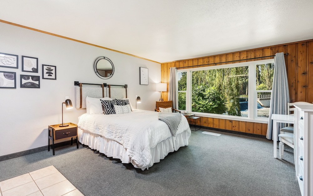 Bend Riverside Inn & Suites - photo 117