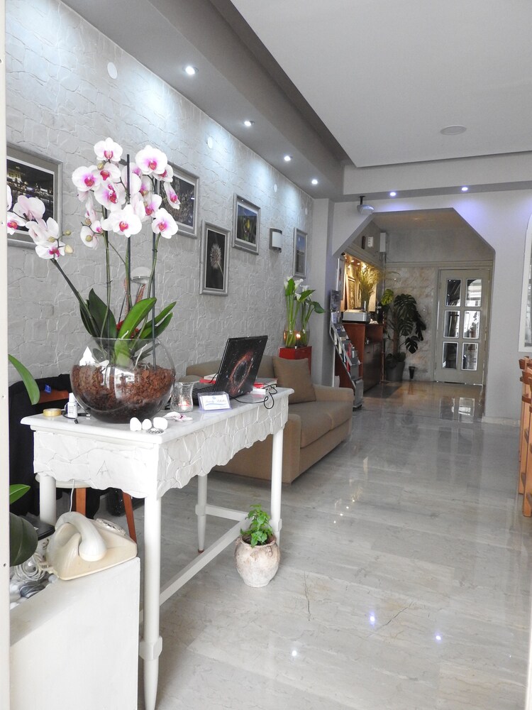 Family Bikakis in Kissamos, Greece