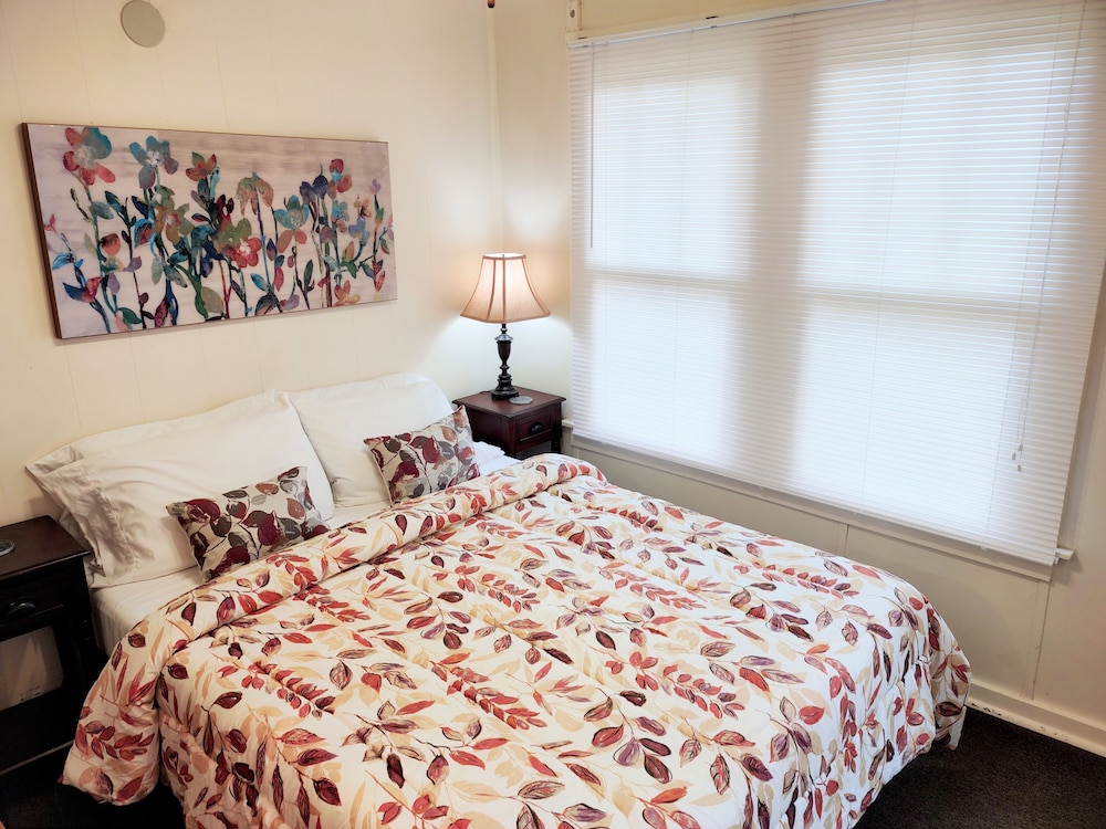Edgewater Resort Cottage #1 - photo 29