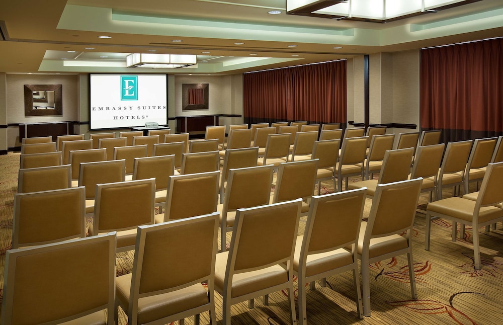 Embassy Suites by Hilton Washington DC Chevy Chase Pavilion - photo 43