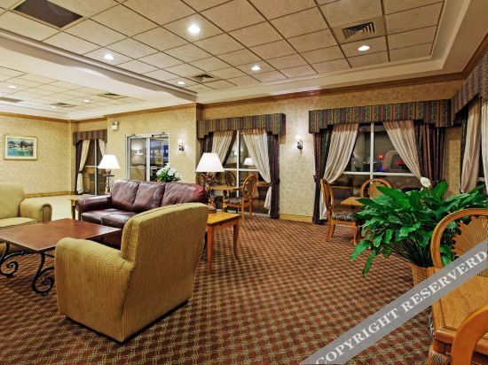 Express & Suites Huntsville University Drive - photo 4