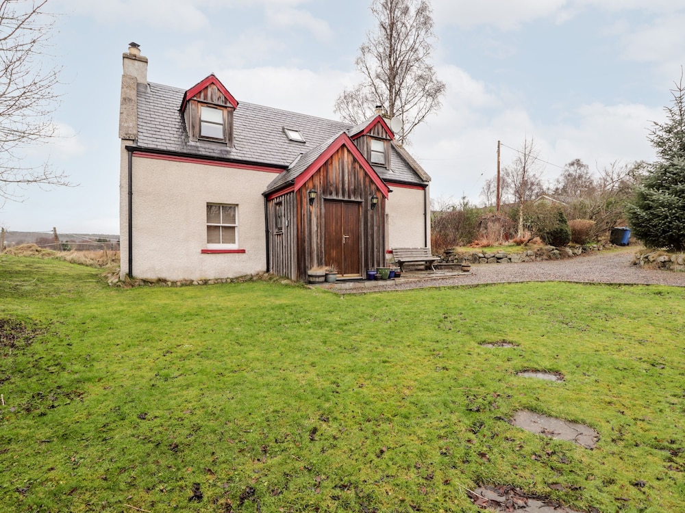 Bogindour Cottage — 4-Star Luxury Hotel in Muir Of Ord, United Kingdom