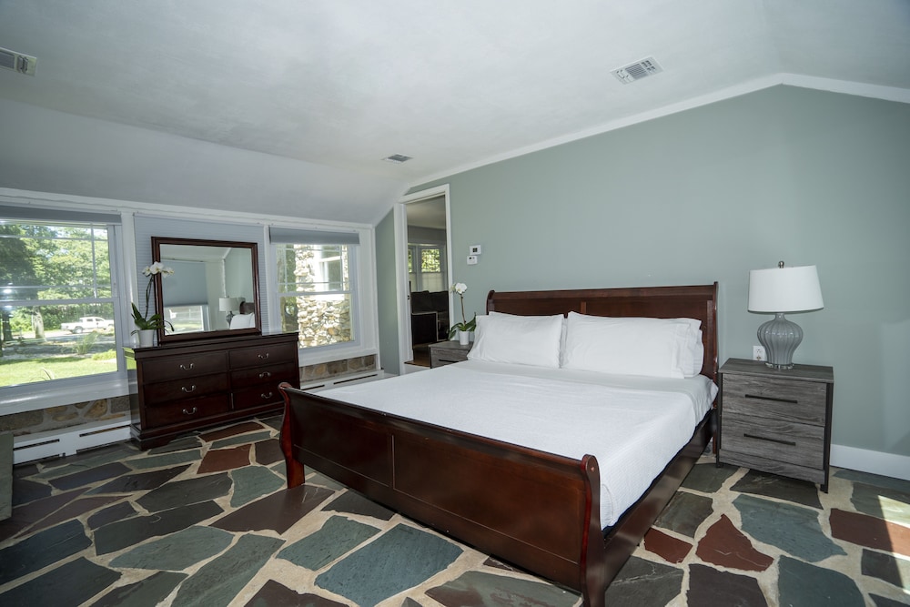 Hampton's Vacation Inn - photo 4