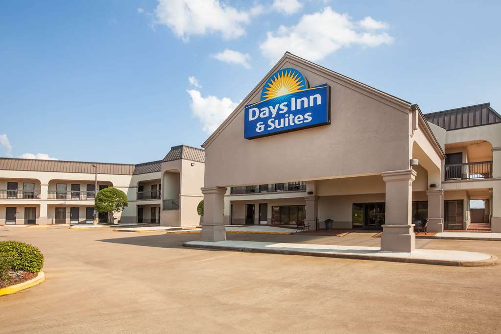 Days Inn & Suites by Wyndham Tyler in Tyler, United States