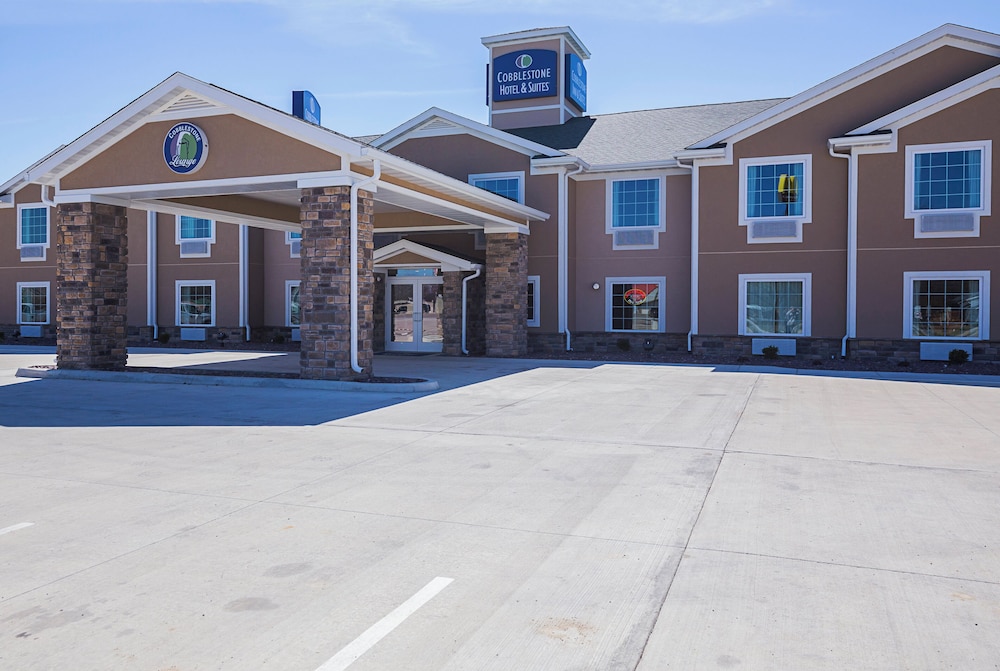 Cobblestone Hotel & Suites Paxton - photo 41