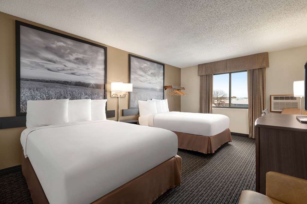 Super 8 by Wyndham Lincoln North - photo 22