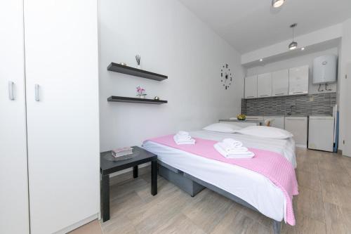 Studio apartment for 2 Wi Fi Kitchenette Public Parking Private Entrance — 4-Star Luxury Hotel in Split, Croatia