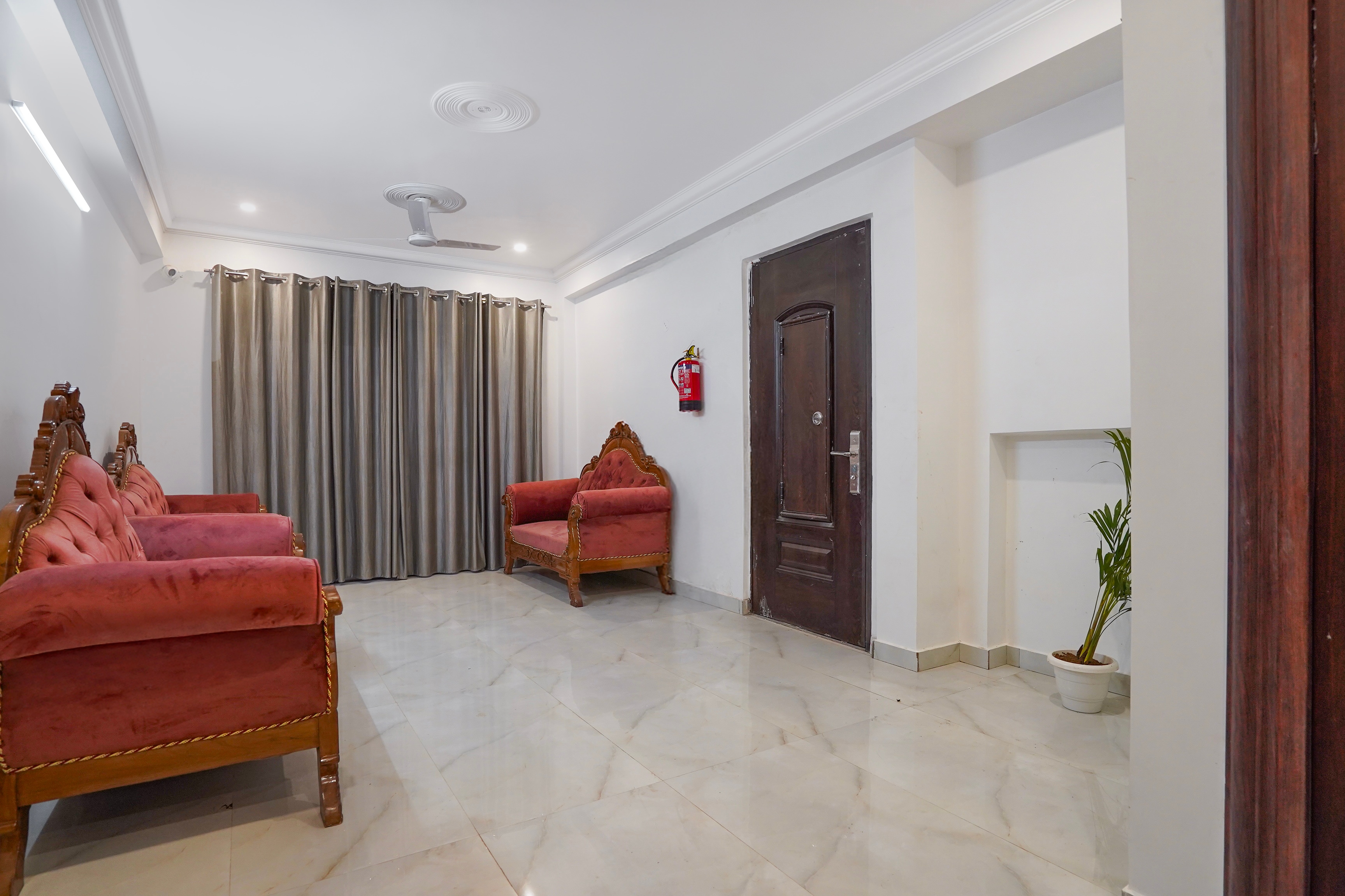 Super Townhouse Sector 46 Huda Market — 4-Star Luxury Hotel in Gurgaon, India