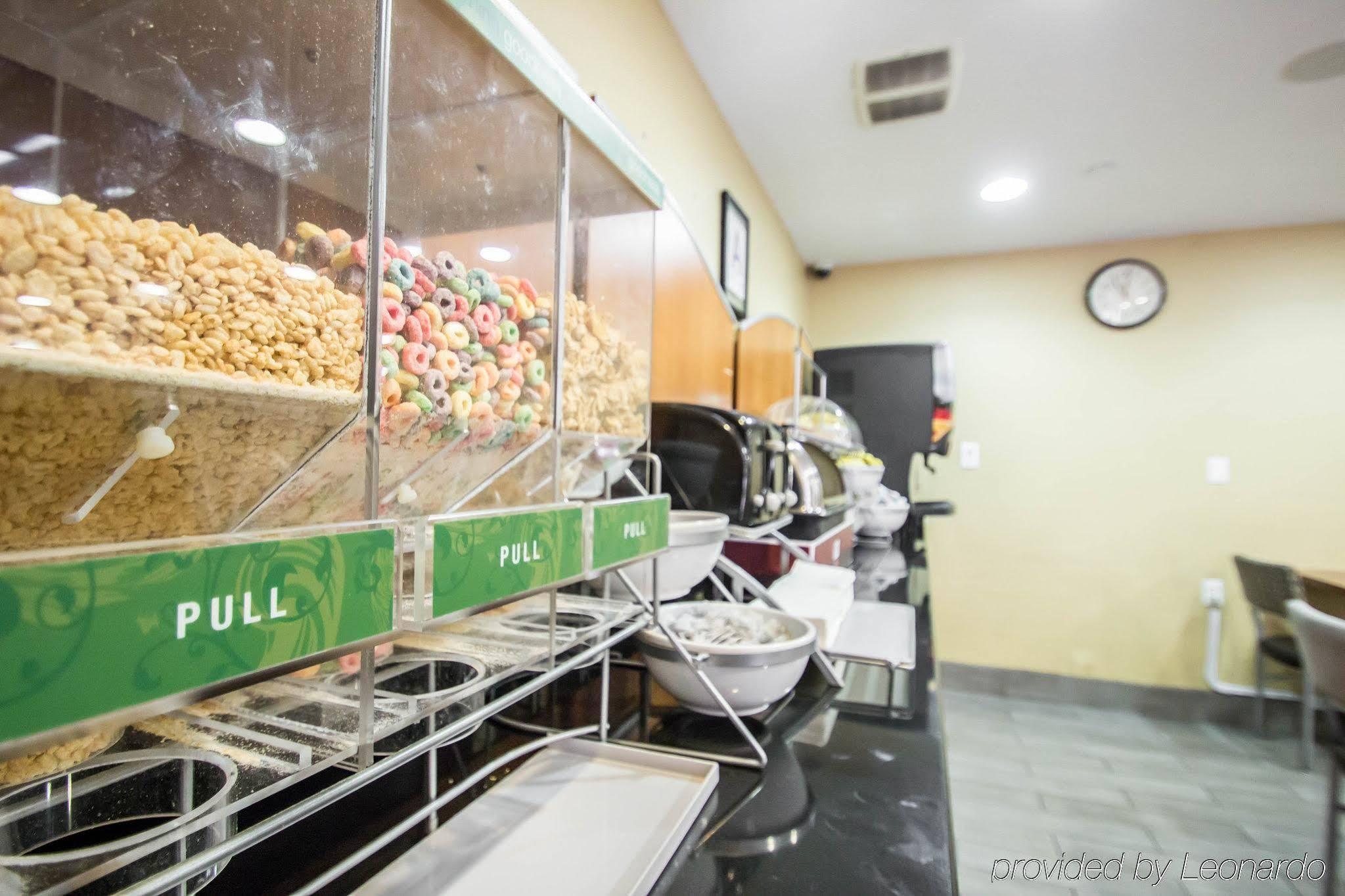 Red Lion Inn and Suites Brooklyn - photo 25