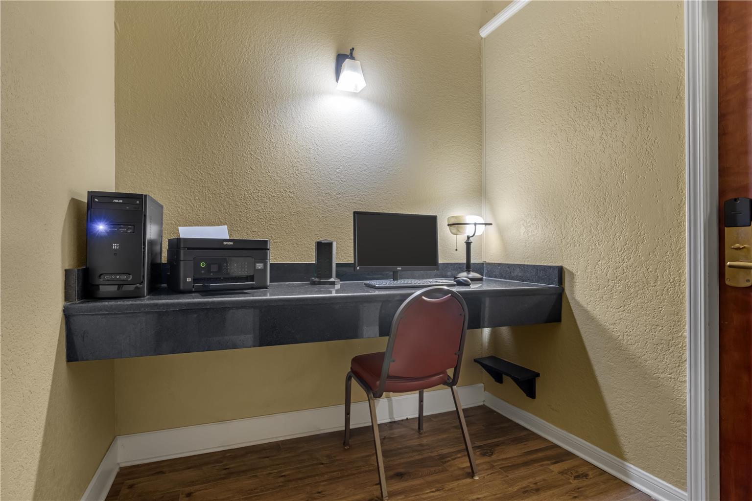 Best Western Plus Shamrock Inn & Suites - photo 10
