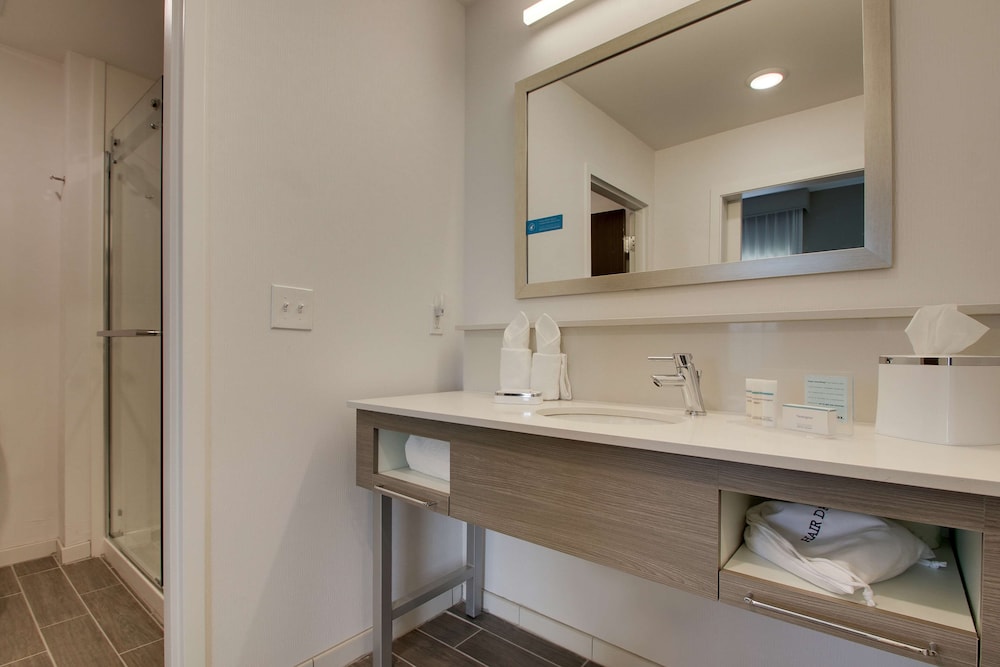 Hampton Inn & Suites Knightdale Raleigh - photo 48