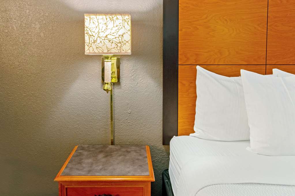 La Quinta Inn by Wyndham Santa Fe - photo 11