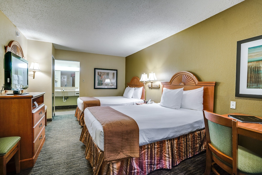 Quality Inn & Suites Dallas Cityplace - photo 2