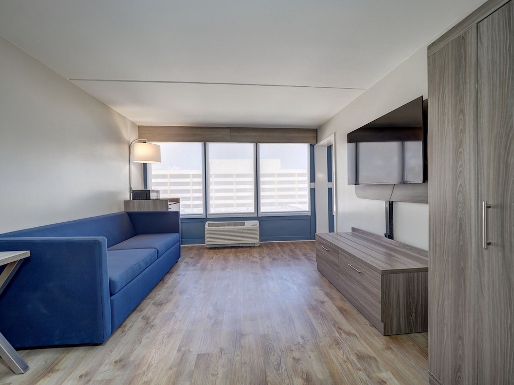Holiday Inn Express Corpus Christi Beachfront by IHG - photo 17
