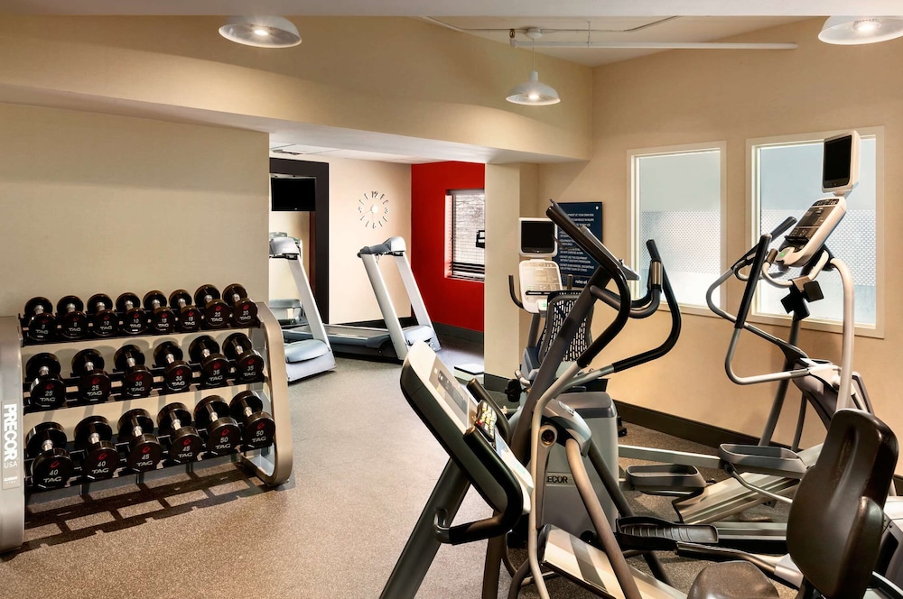 Hampton Inn Colchester - photo 32