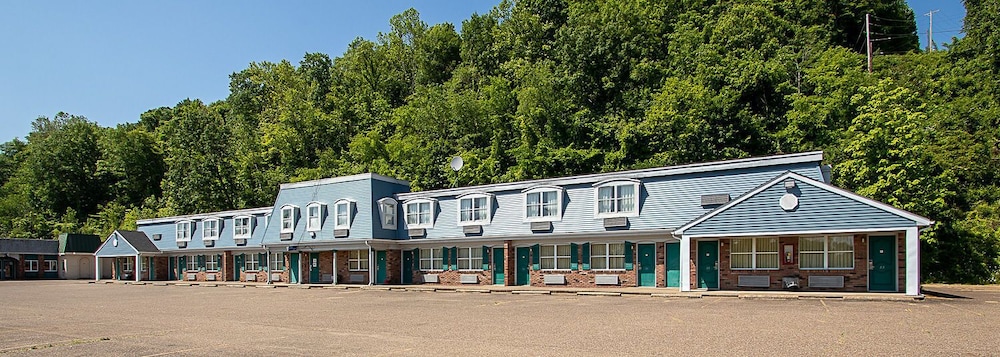 Country Squire Inn & Suites - photo 29