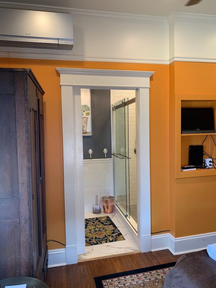 The Hygrade Inn - photo 17