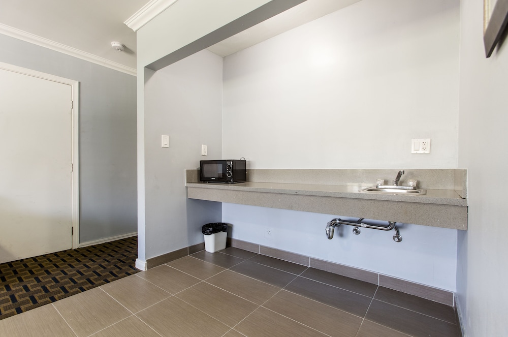 Hollywood Palms Inn and Suites - photo 69