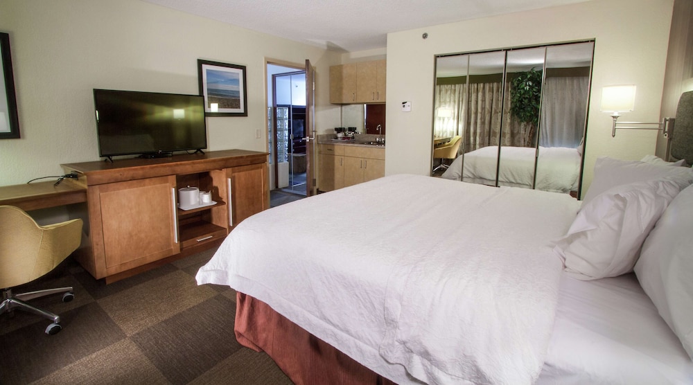 Hampton Inn South Haven - photo 7