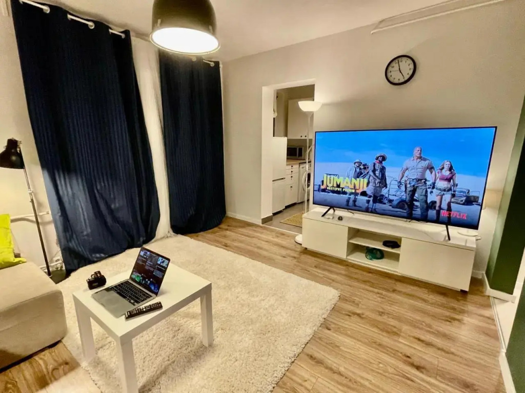 Holiday 5 Air Condition Wifi 75'Tv Netflix Disney Hbo Appletv — 4-Star Luxury Hotel in Warsaw, Poland