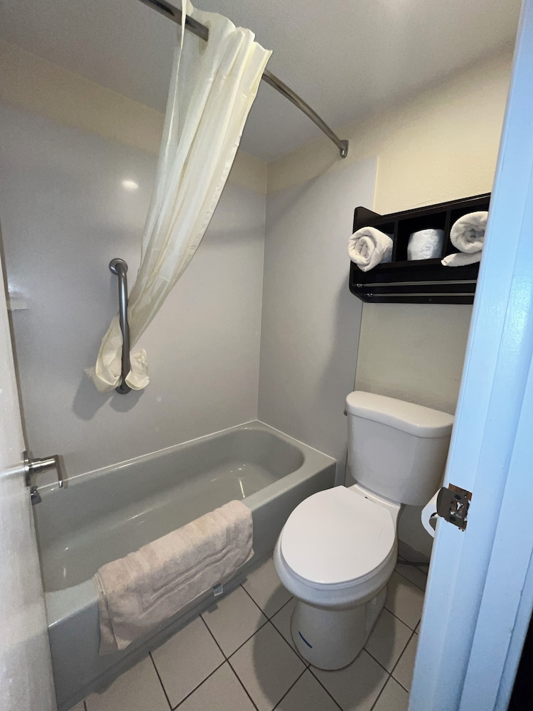 Oregon Trail Inn and Suites - photo 16
